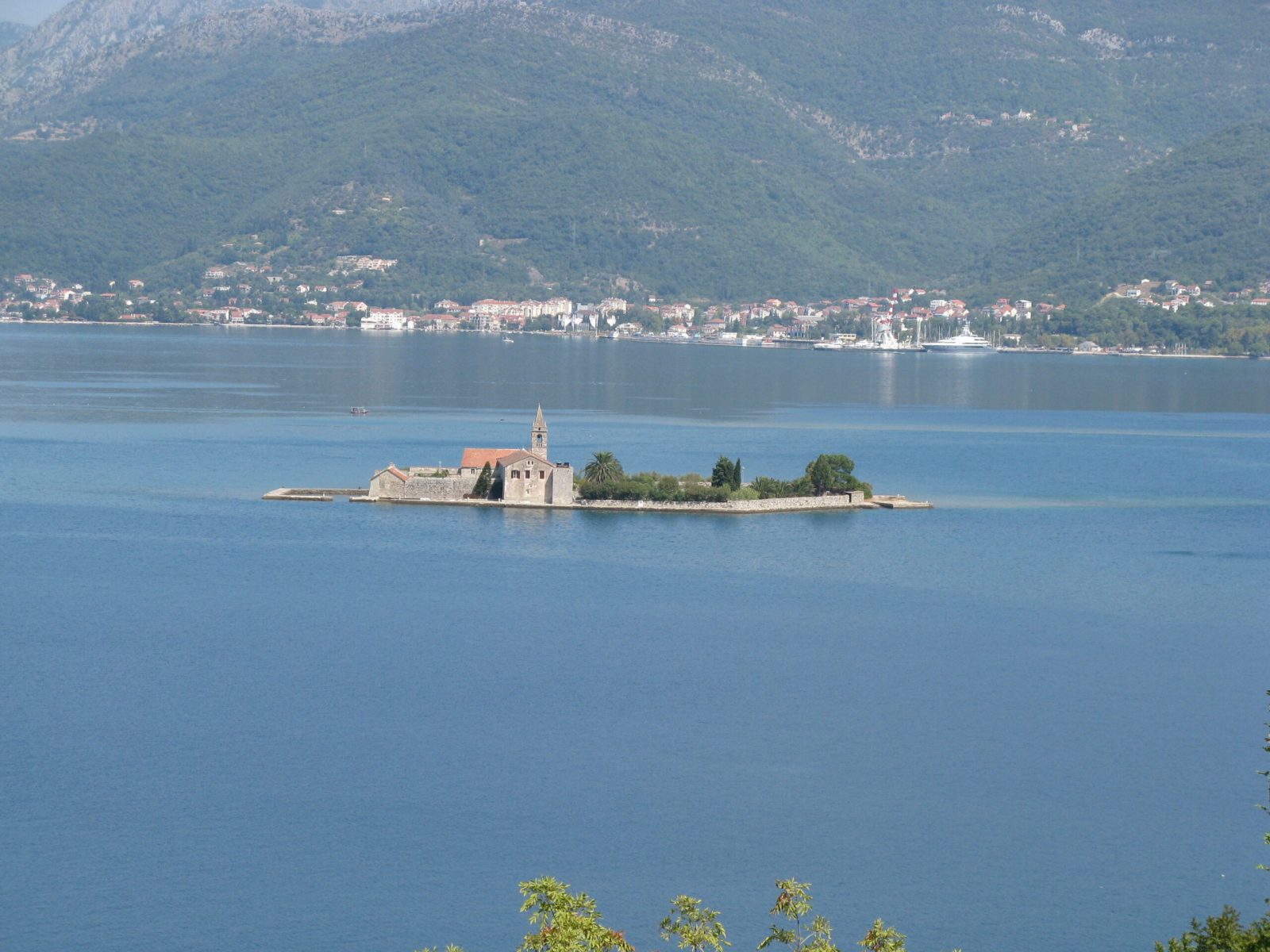Die Insel Otok in der Bucht von Kotor